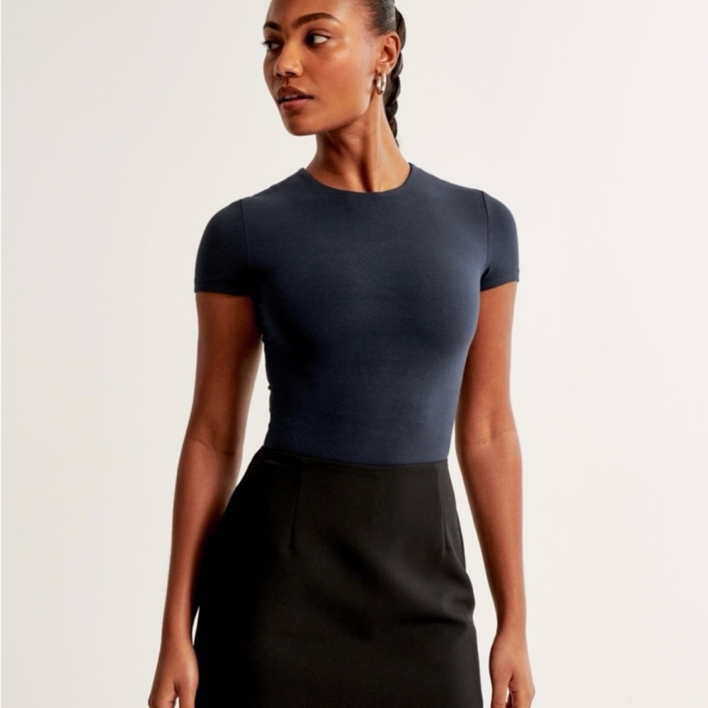 ABERCROMBIE & FITCH Short Sleeve Cotton Blend Seamless Bodysuit in Navy Size M
